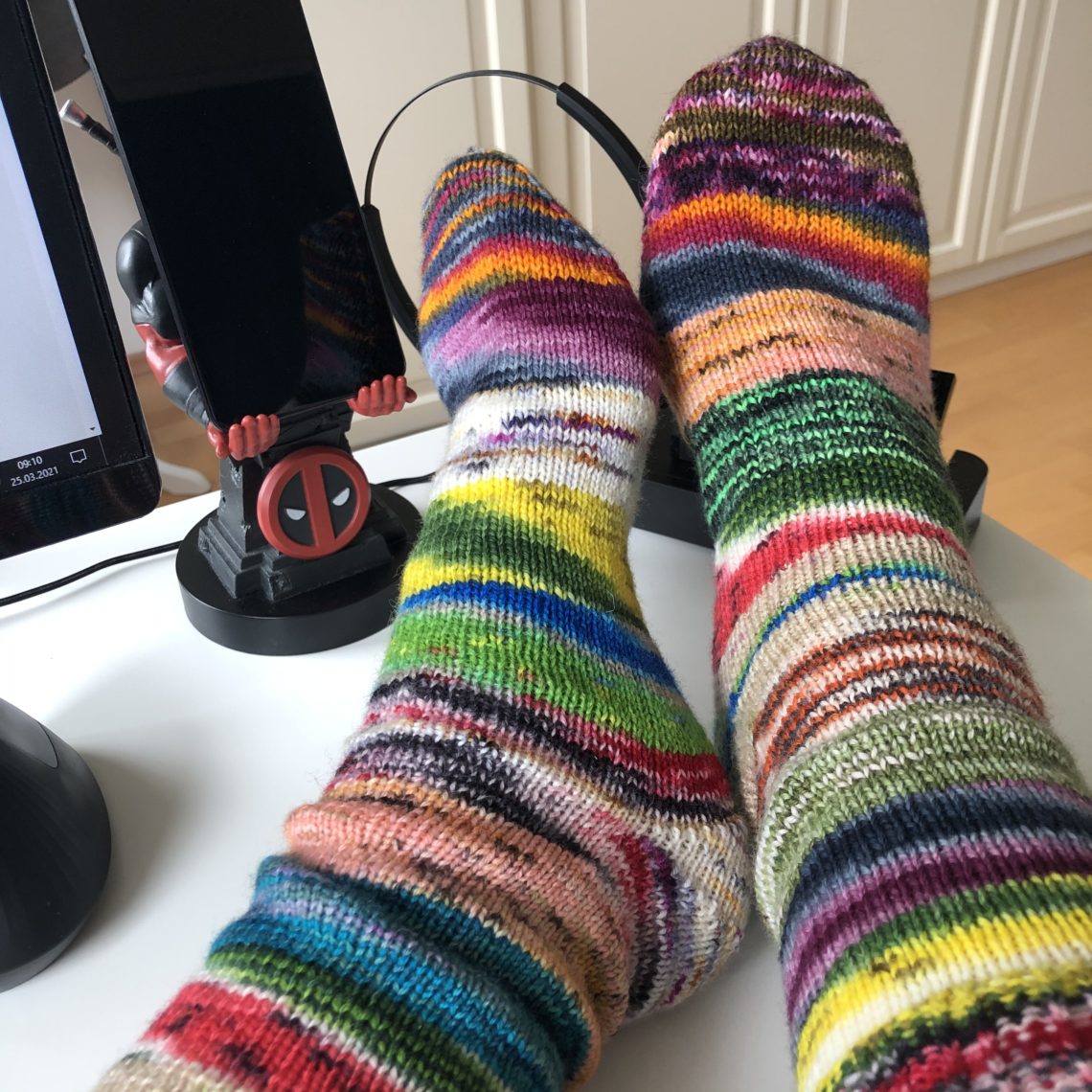 Restesocken bunte Stricksocken Garnreste Handgestrickte Socken