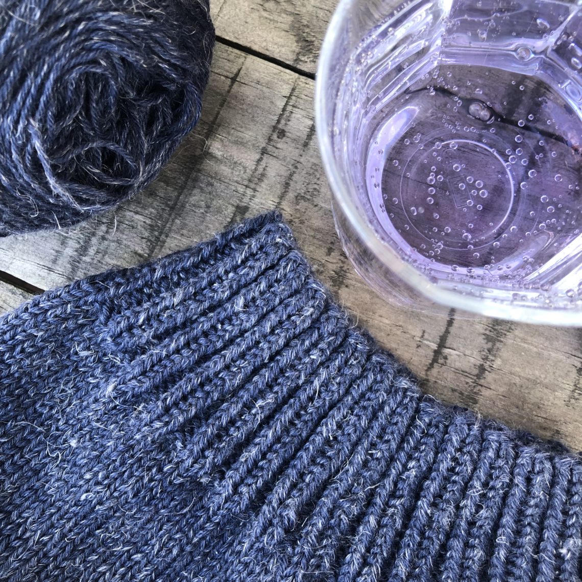 Strickmütze, gestrickte Mütze blau