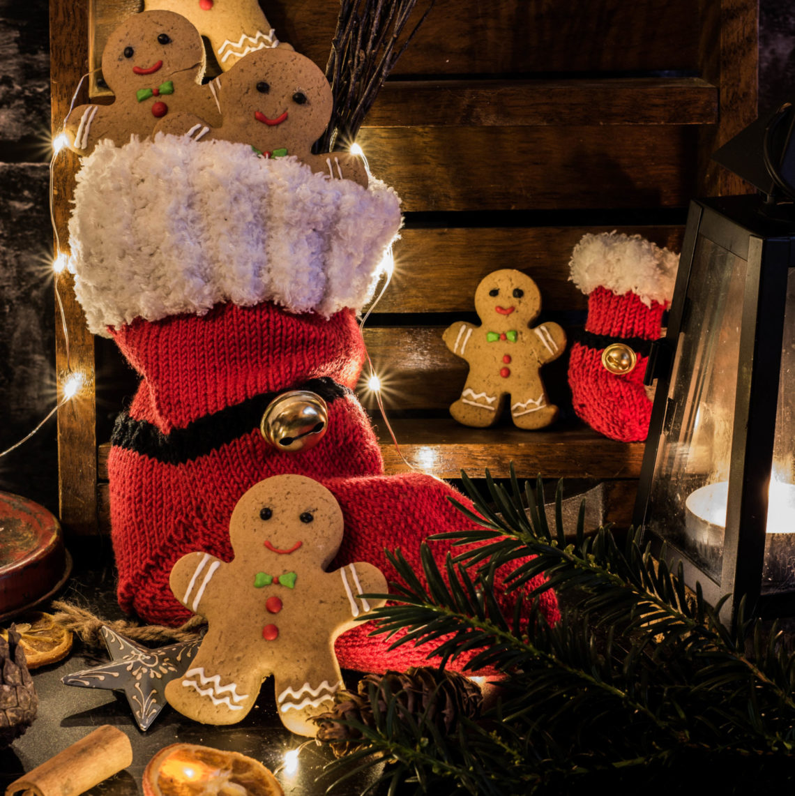 Nikolausstiefel gestrickt mit Lebkuchenmännchen