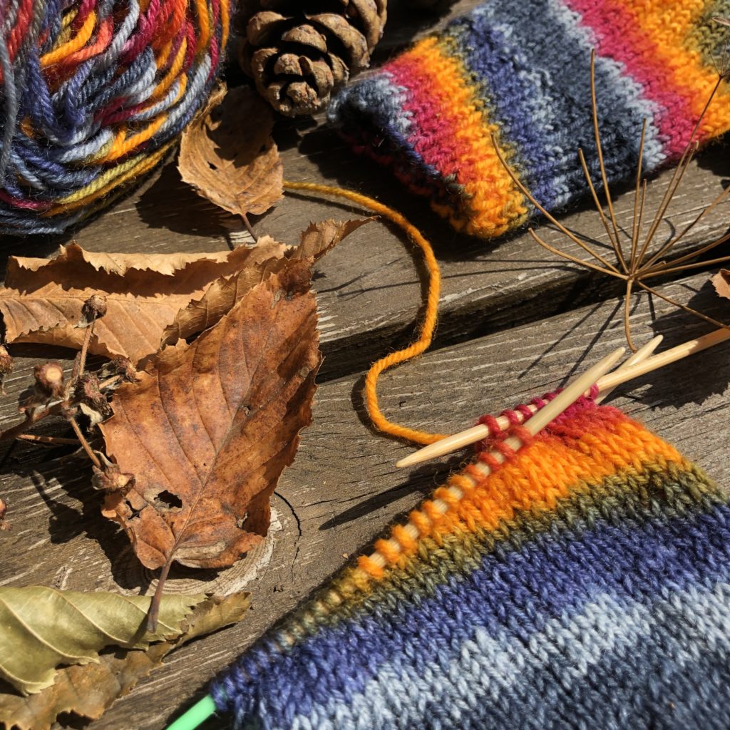 Stricksocken Regenbogenfarben