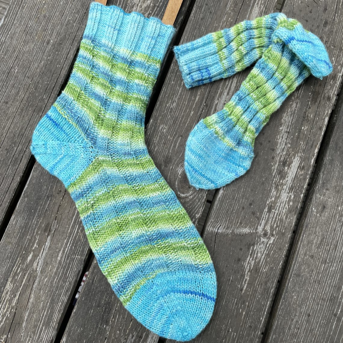 Spiralsocke gestrickt handgefärbtes Sockenwolle