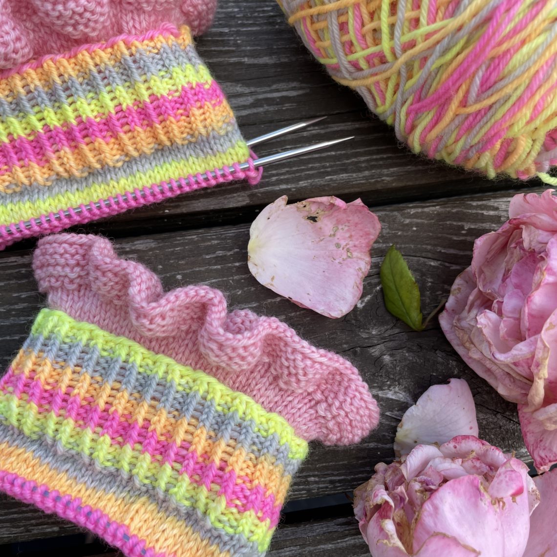 Rüschenbündchen gestrickt handgefärbte Sockenwolle