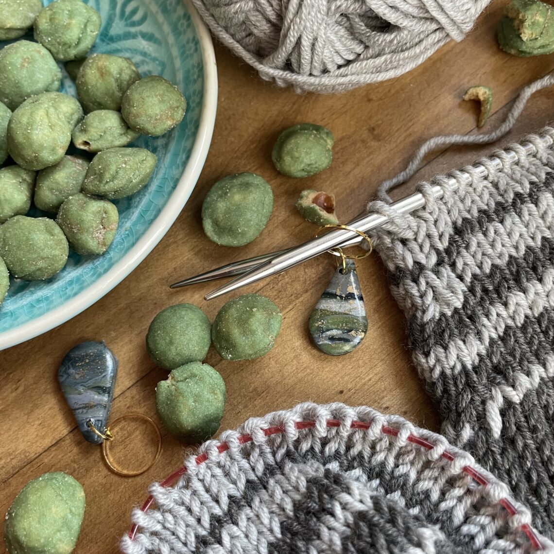 Stricken und Häkeln für Baby, Handarbeit Pullover