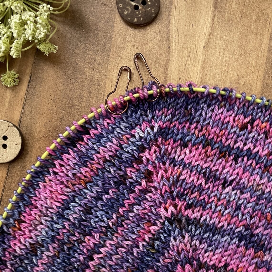 Zunahmen aus dem Querfaden Stricken